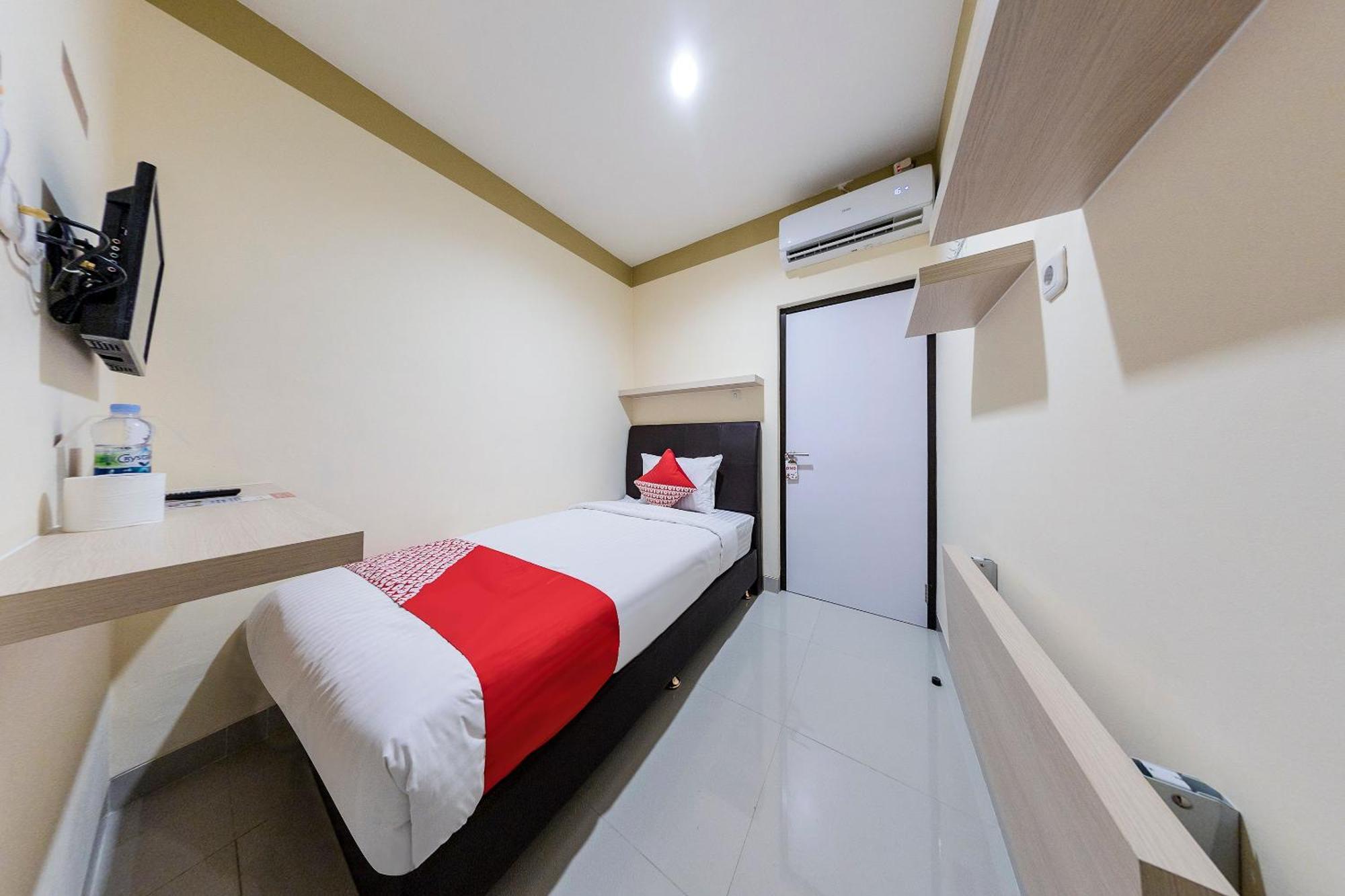 Oyo 478 Balcon Biru Hotel Jakarta Exterior photo